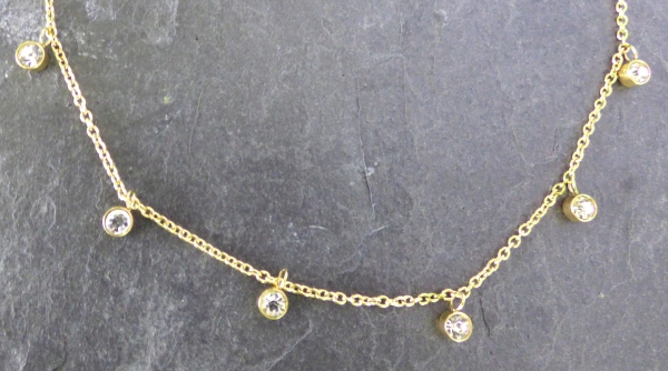 Kette mit gefassten Steinen Gold